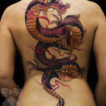 Татуировка женская в японском стиле на спине и пояснице дракон