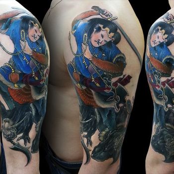 Татуировка мужская Япония на плече самурай и демон