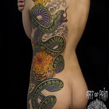 Татуировка женская япония на боку змея