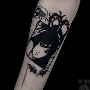 Татуировка женская графика на предплечье девушка (blackwork)