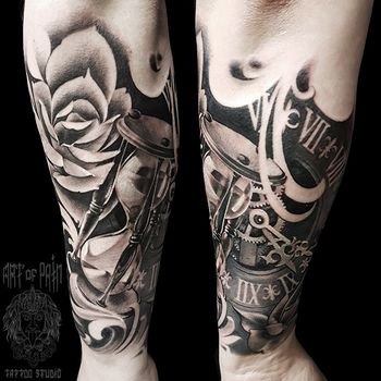 Татуировка мужская black&grey на предплечье розы и часы