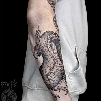 Татуировка мужская графика на руке дракон